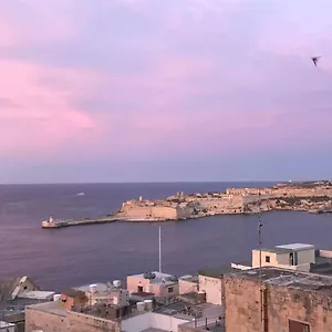 https://sea-view-large-valletta-appartment.hotelssaintjulians.com